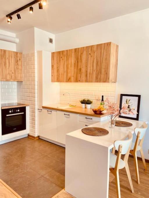 ורשה Spacious,Stylish And Comfortable 2 Room Apartment With Million Dollar View מראה חיצוני תמונה
