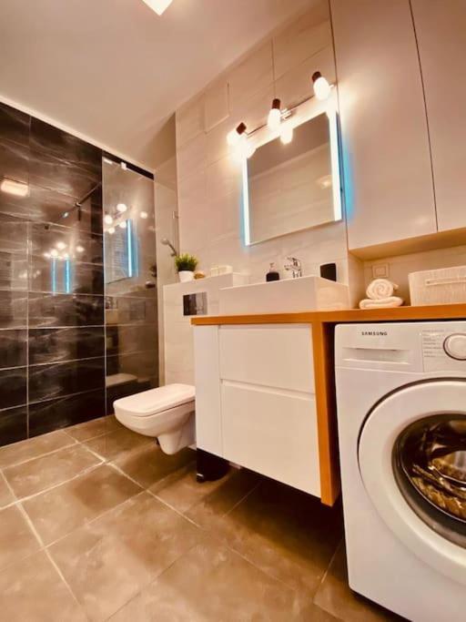 ורשה Spacious,Stylish And Comfortable 2 Room Apartment With Million Dollar View מראה חיצוני תמונה